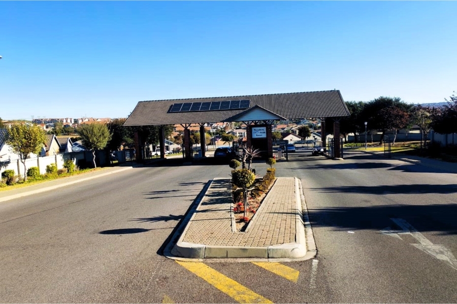 3 Bedroom Property for Sale in Kosmosdal Gauteng