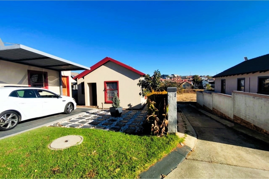 3 Bedroom Property for Sale in Kosmosdal Gauteng