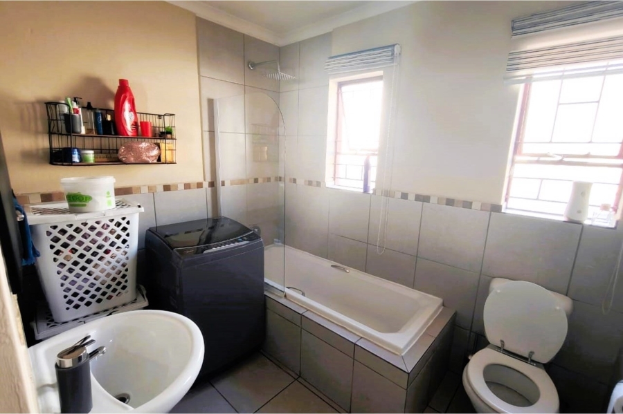 3 Bedroom Property for Sale in Kosmosdal Gauteng