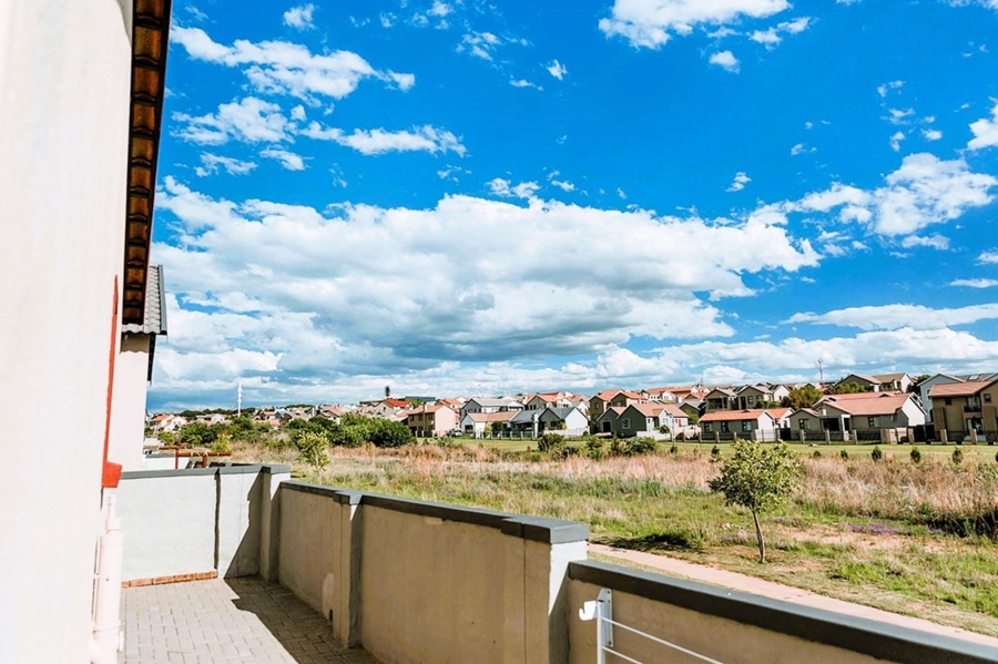 3 Bedroom Property for Sale in Kosmosdal Gauteng