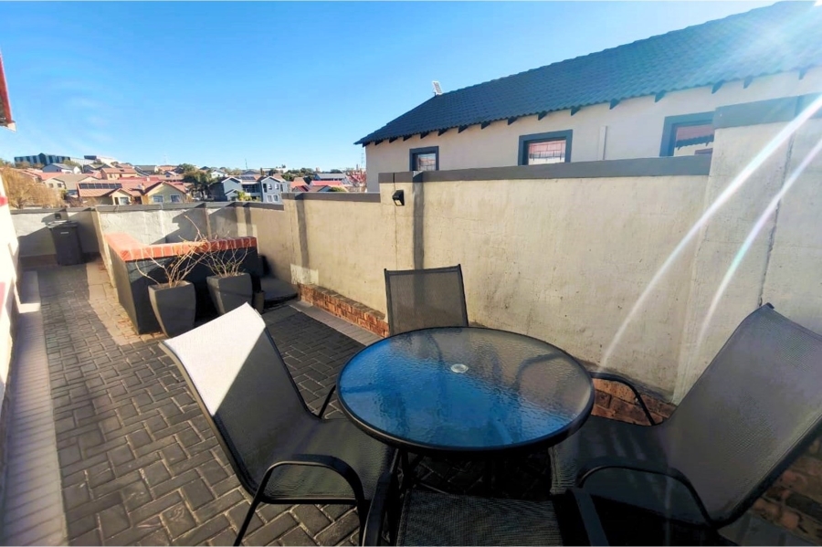3 Bedroom Property for Sale in Kosmosdal Gauteng