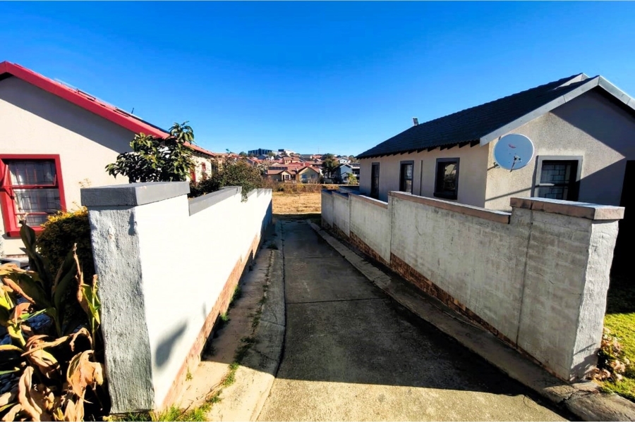 3 Bedroom Property for Sale in Kosmosdal Gauteng