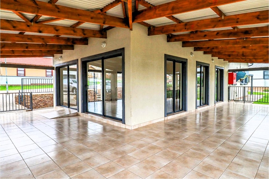 3 Bedroom Property for Sale in Kosmosdal Gauteng