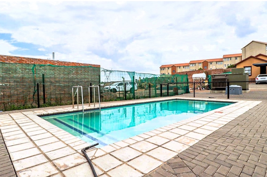 3 Bedroom Property for Sale in Kosmosdal Gauteng