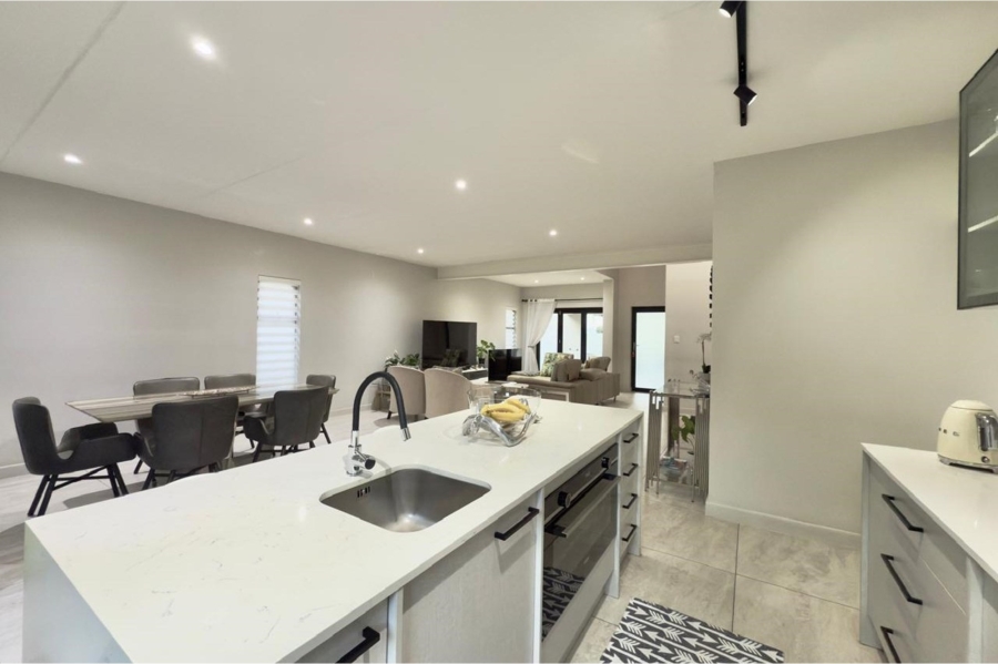 To Let 3 Bedroom Property for Rent in Bryanston Gauteng