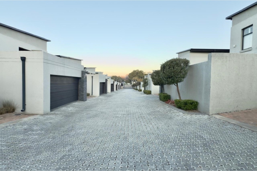 To Let 3 Bedroom Property for Rent in Bryanston Gauteng