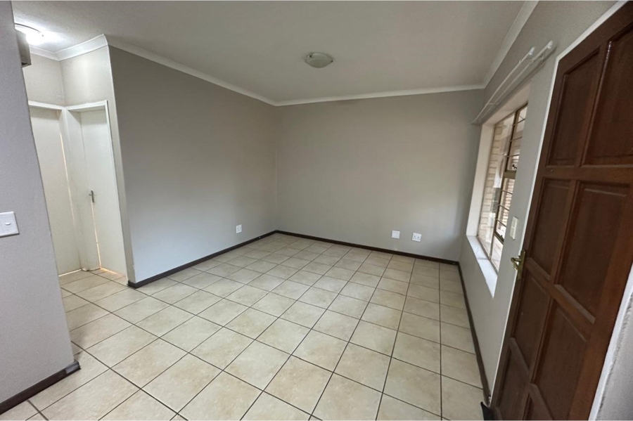 To Let 2 Bedroom Property for Rent in Greenhills Gauteng