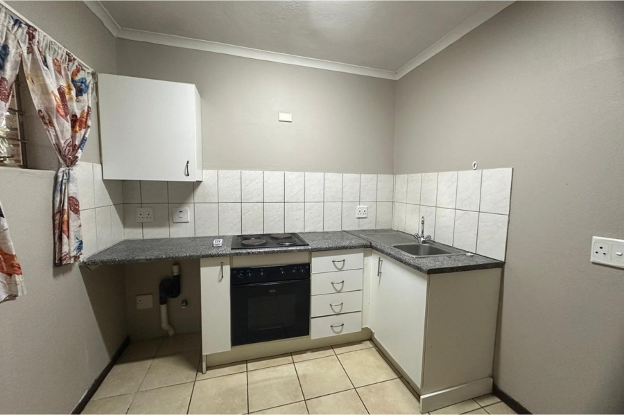 To Let 2 Bedroom Property for Rent in Greenhills Gauteng