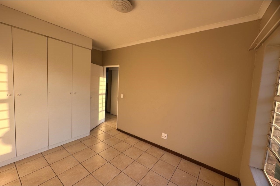 To Let 2 Bedroom Property for Rent in Greenhills Gauteng