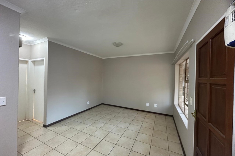 To Let 2 Bedroom Property for Rent in Greenhills Gauteng