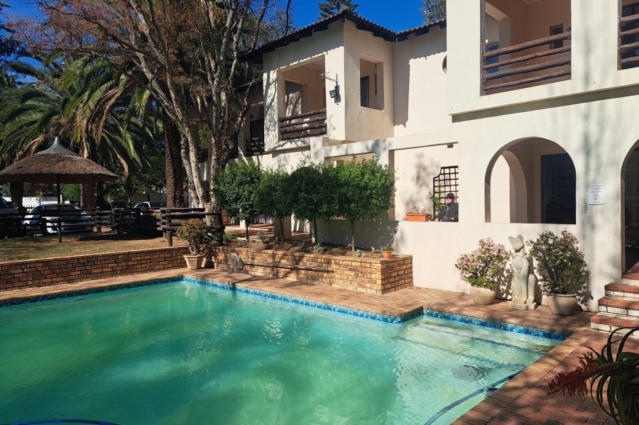 6 Bedroom Property for Sale in Magaliessig Gauteng