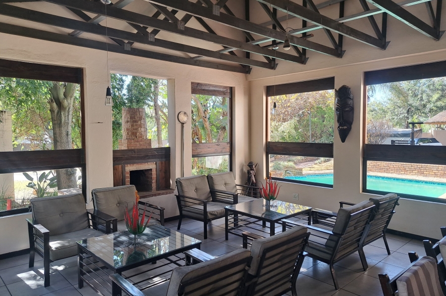 6 Bedroom Property for Sale in Magaliessig Gauteng