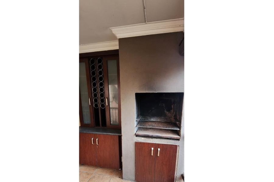 To Let 1 Bedroom Property for Rent in Clubview Gauteng
