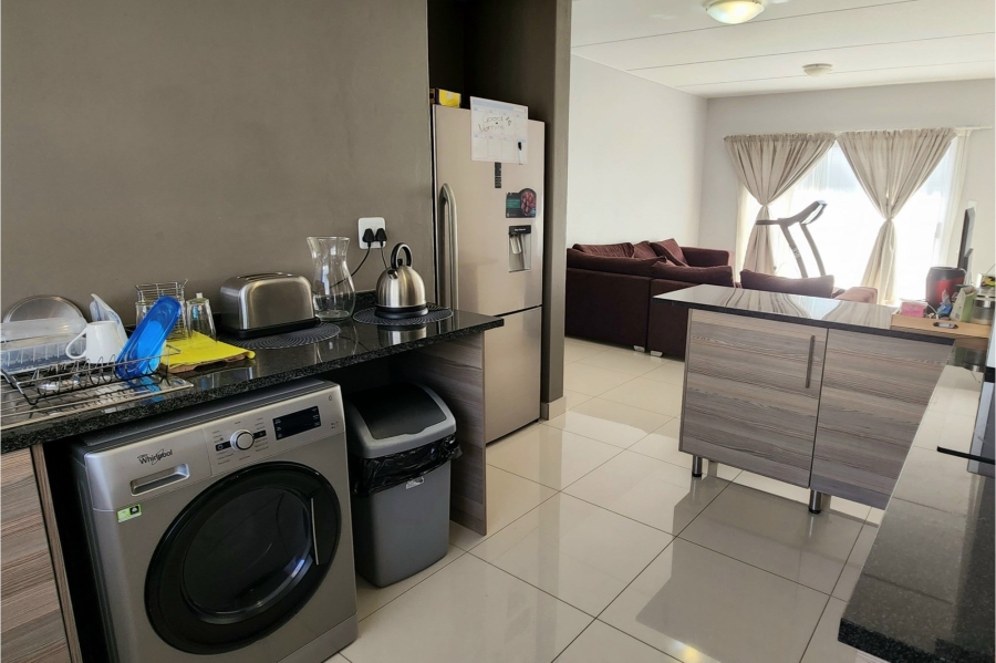 To Let 2 Bedroom Property for Rent in Blue Hills Gauteng