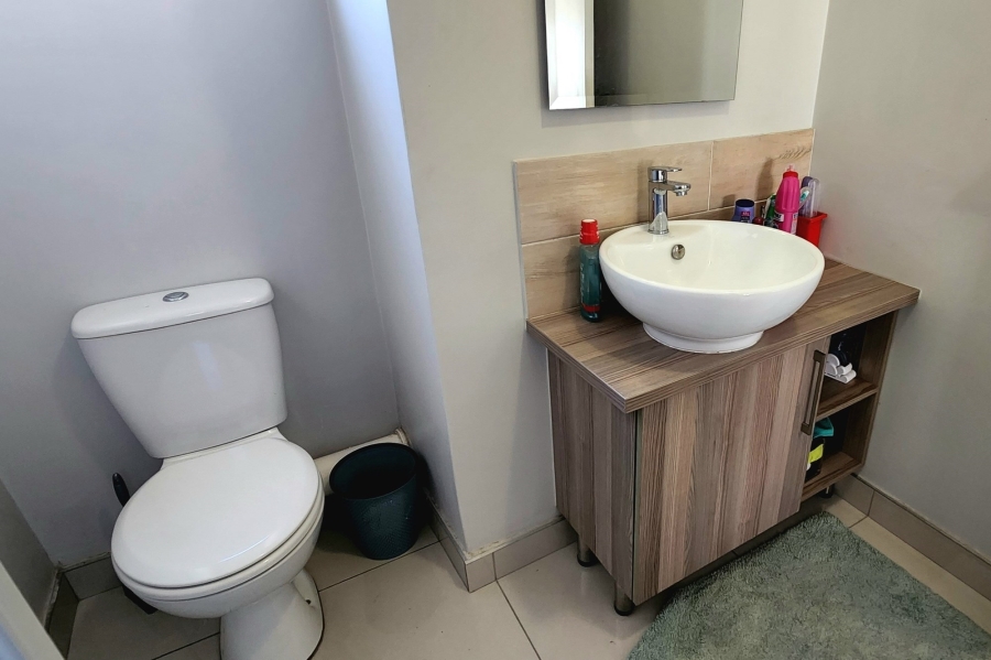 To Let 2 Bedroom Property for Rent in Blue Hills Gauteng