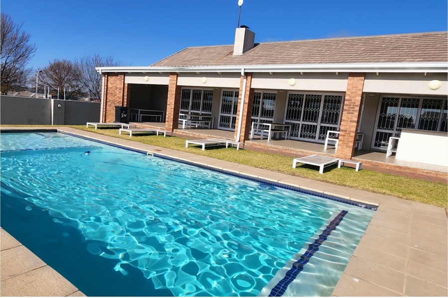 To Let 2 Bedroom Property for Rent in Blue Hills Gauteng