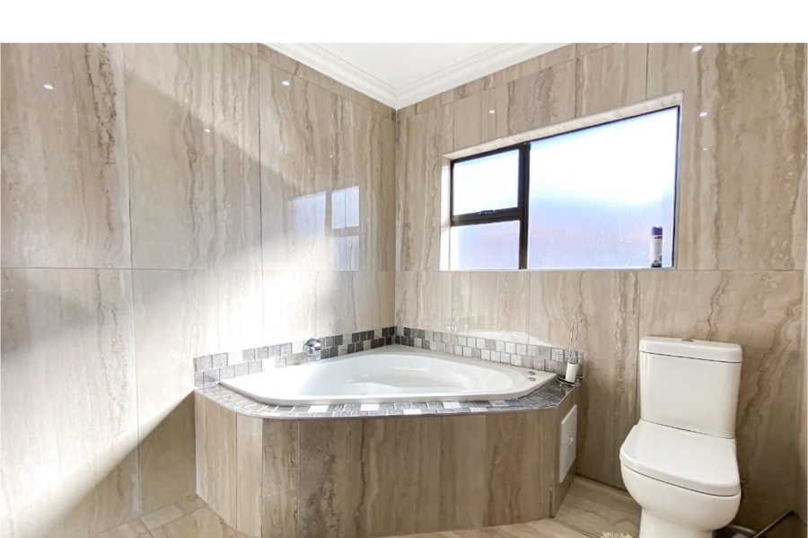 4 Bedroom Property for Sale in Helderwyk Gauteng