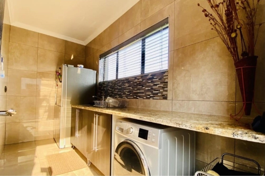 4 Bedroom Property for Sale in Helderwyk Gauteng