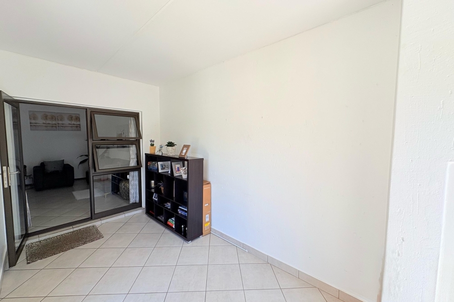 2 Bedroom Property for Sale in Goedeburg Gauteng