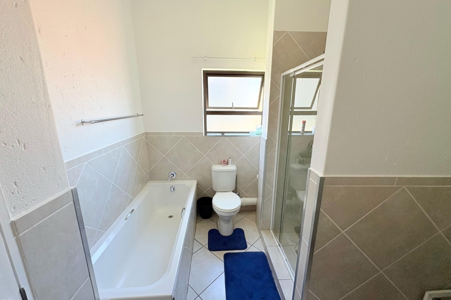 2 Bedroom Property for Sale in Goedeburg Gauteng