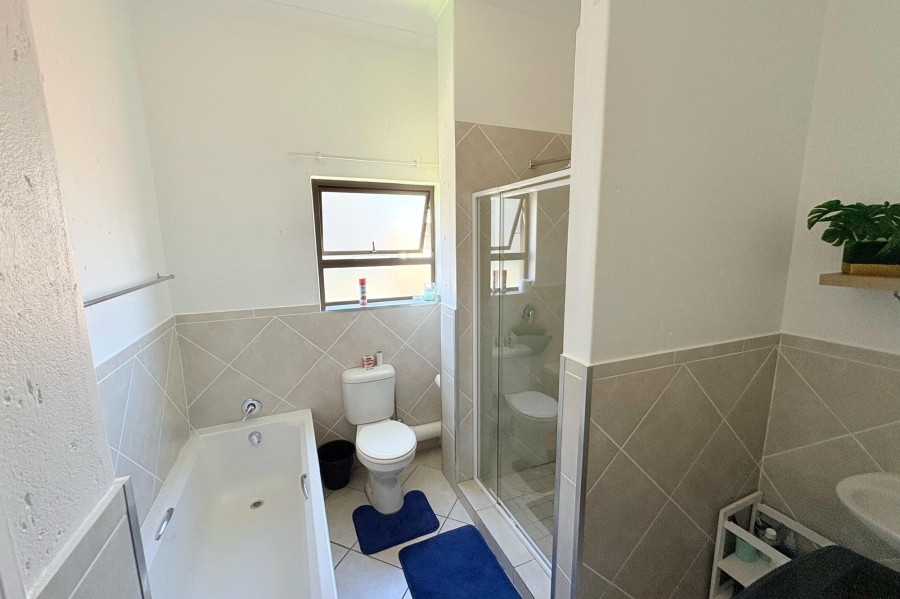 2 Bedroom Property for Sale in Goedeburg Gauteng