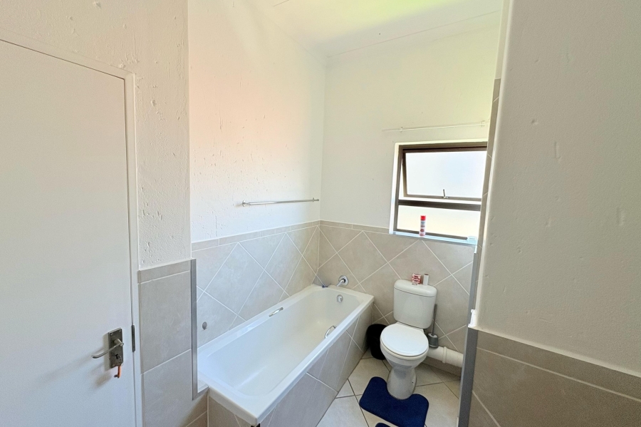 2 Bedroom Property for Sale in Goedeburg Gauteng