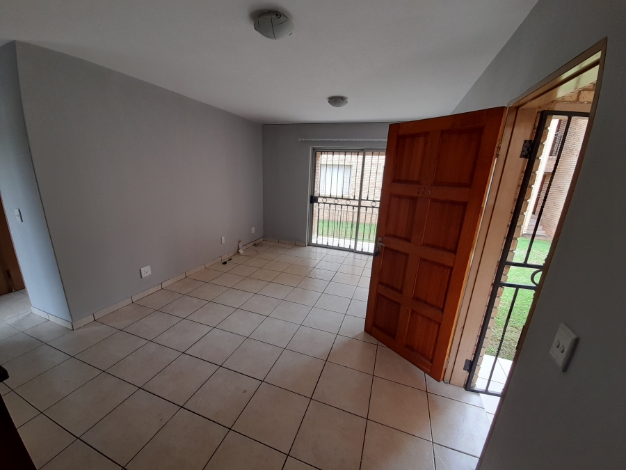 2 Bedroom Property for Sale in Vanderbijlpark SW 5 Gauteng