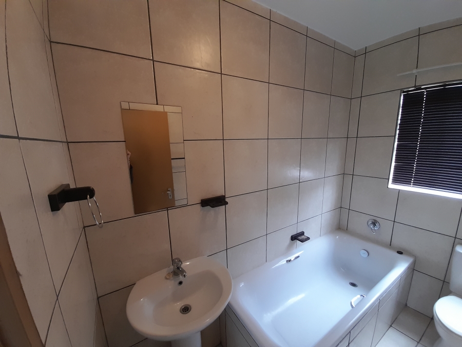 2 Bedroom Property for Sale in Vanderbijlpark SW 5 Gauteng