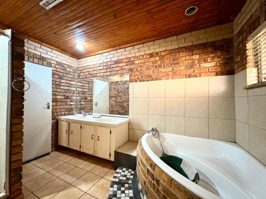 3 Bedroom Property for Sale in Brakpan Central Gauteng