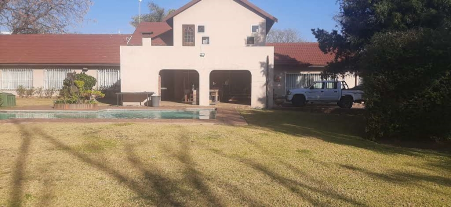 7 Bedroom Property for Sale in Bredell Gauteng