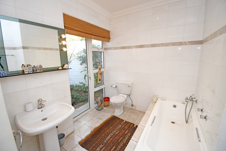 4 Bedroom Property for Sale in Atholl Gauteng