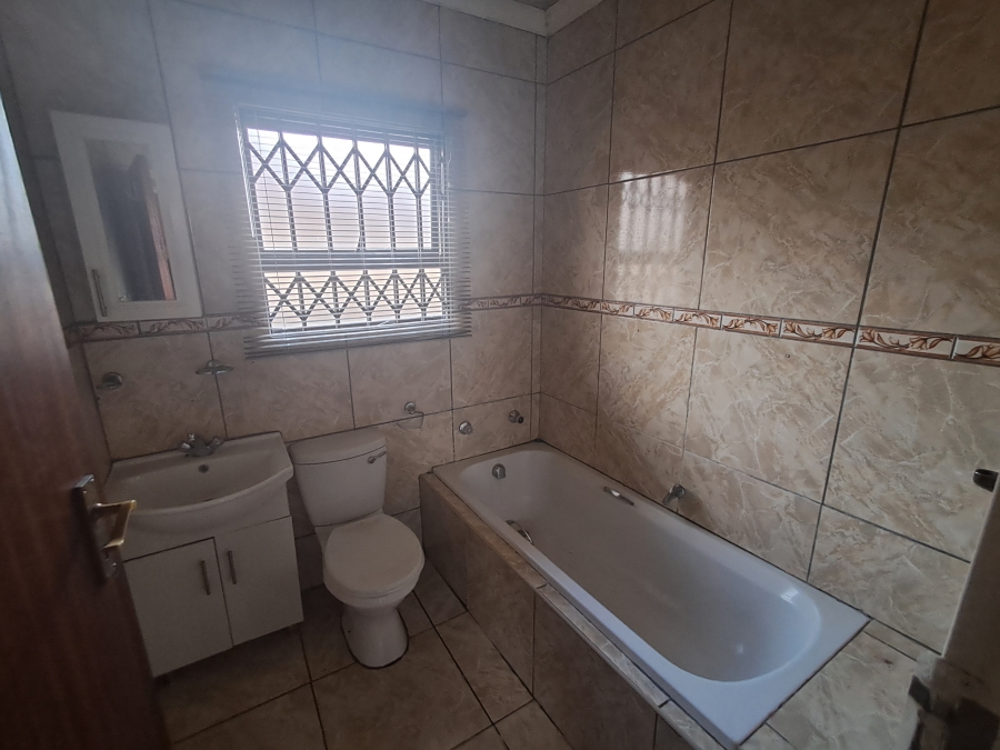2 Bedroom Property for Sale in Vanderbijlpark SE 10 Gauteng