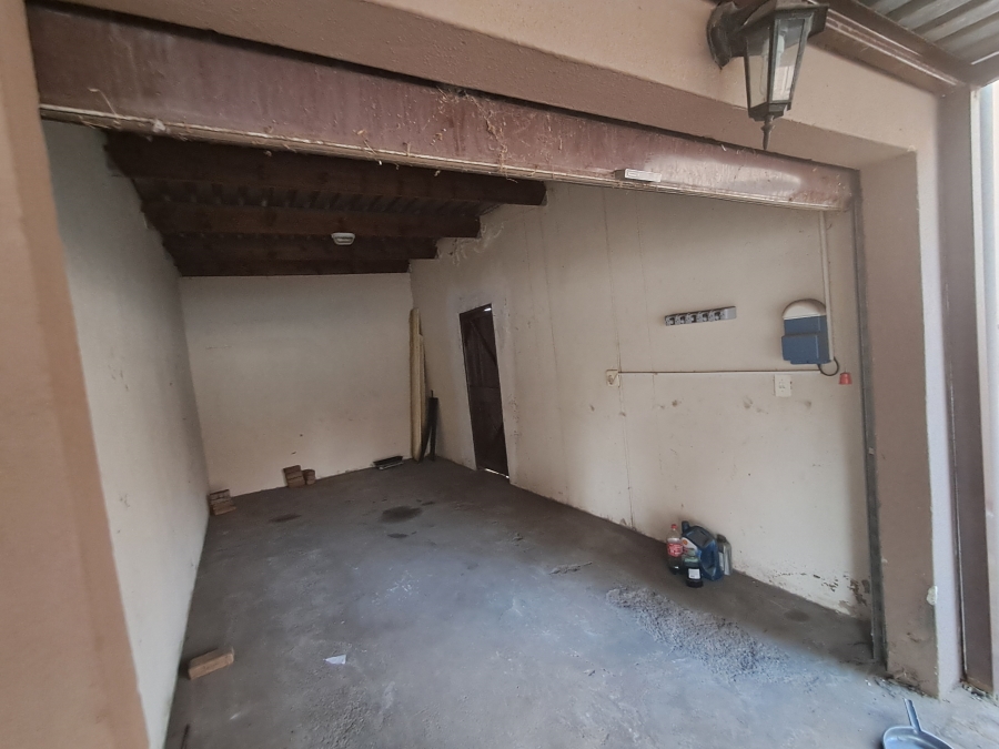 2 Bedroom Property for Sale in Vanderbijlpark SE 10 Gauteng