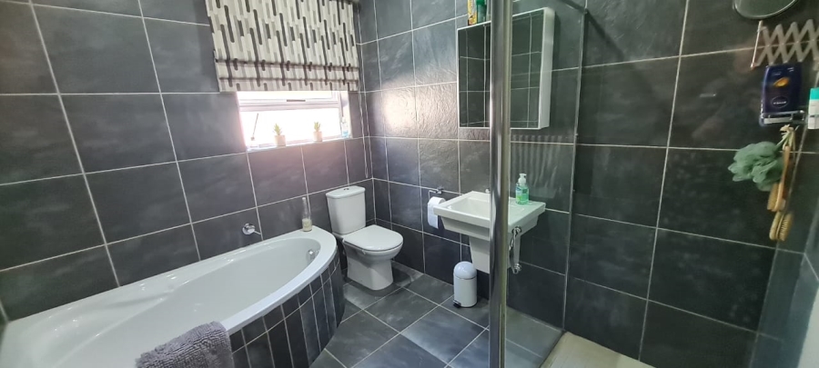 To Let 3 Bedroom Property for Rent in Eden Glen Gauteng