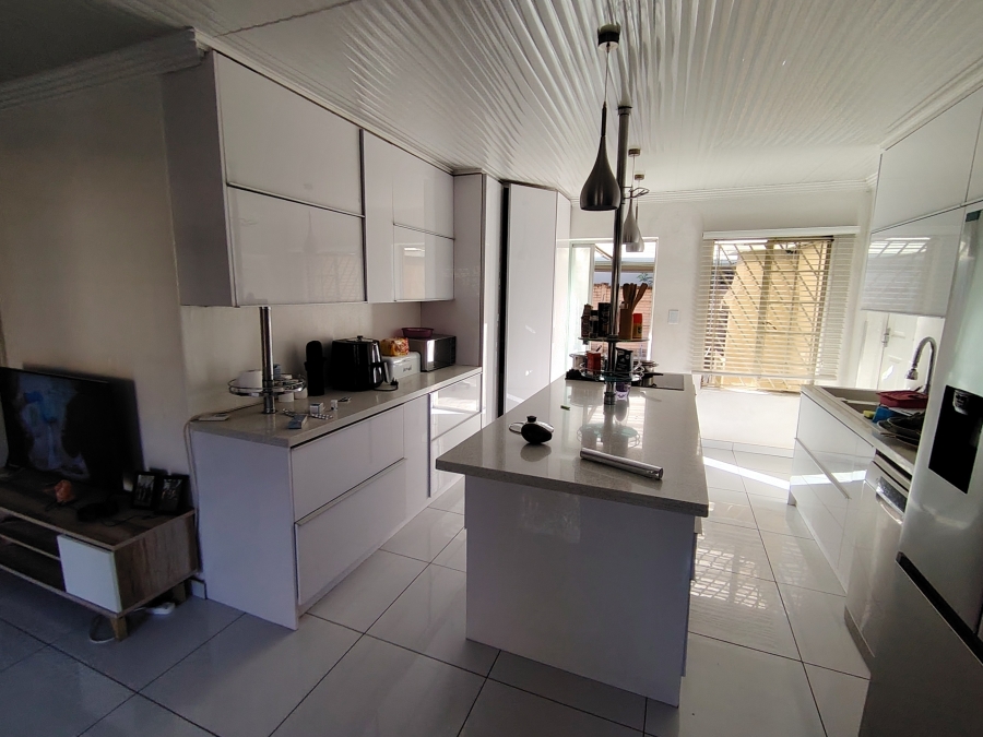 2 Bedroom Property for Sale in Willow Park Manor Gauteng