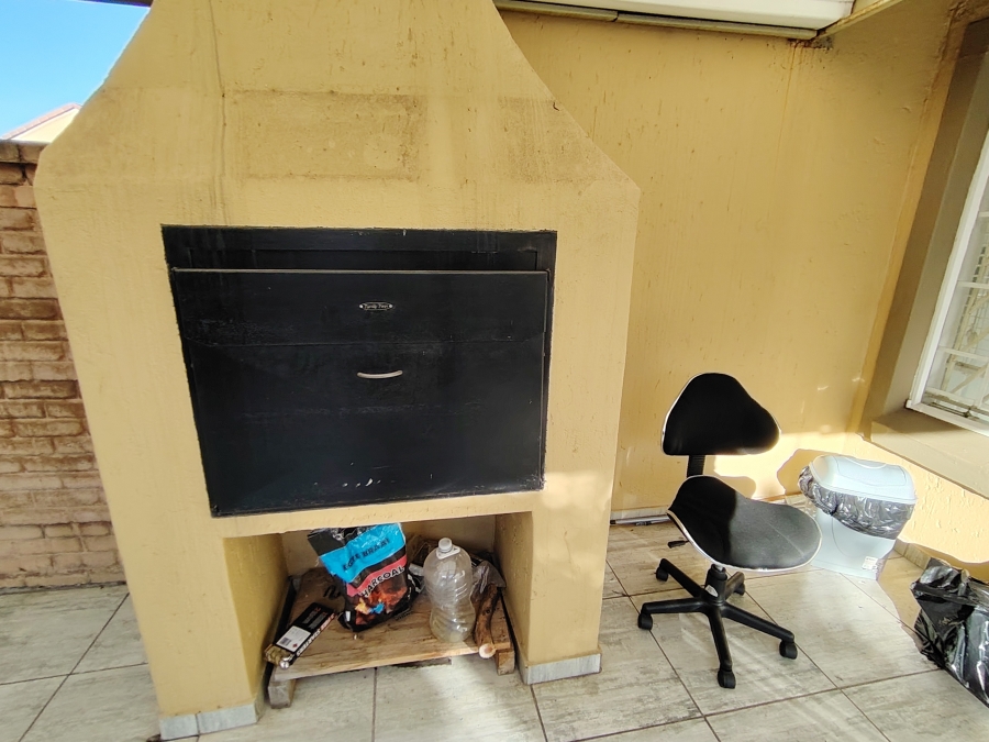 2 Bedroom Property for Sale in Willow Park Manor Gauteng