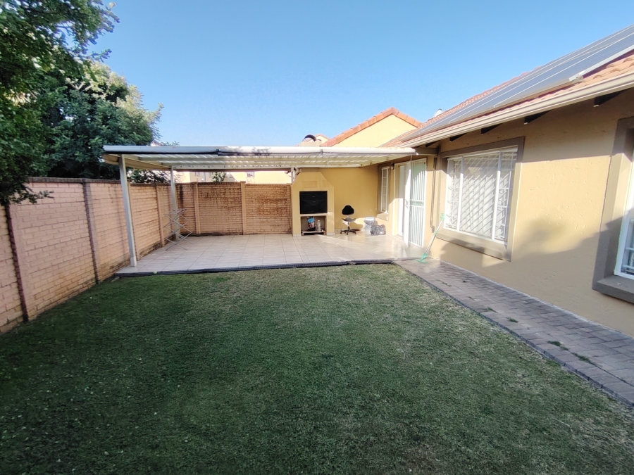 2 Bedroom Property for Sale in Willow Park Manor Gauteng