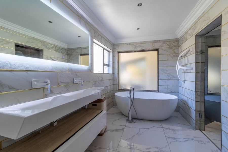 To Let 4 Bedroom Property for Rent in Bedfordview Gauteng