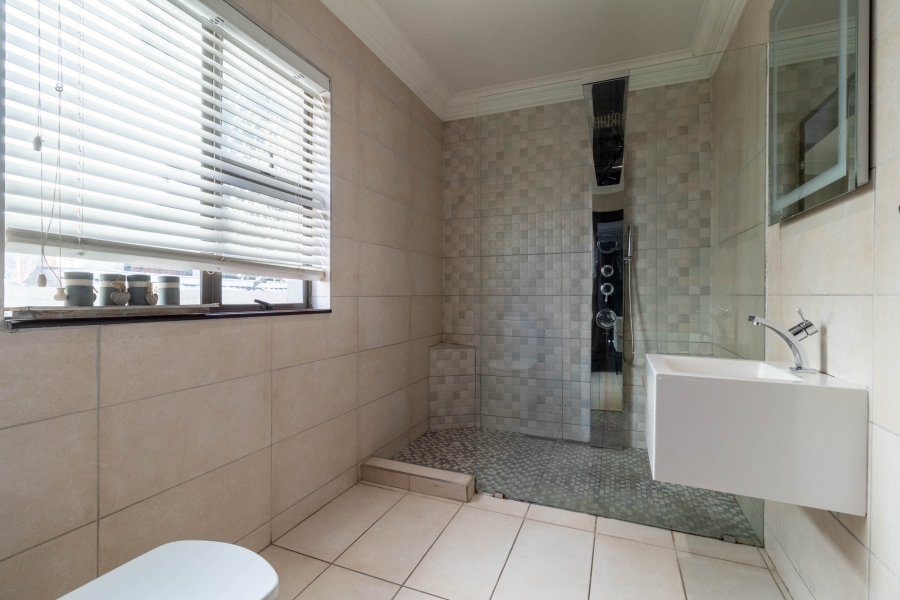 To Let 4 Bedroom Property for Rent in Bedfordview Gauteng