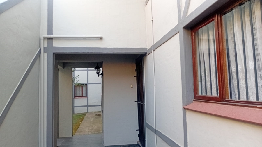 2 Bedroom Property for Sale in Sunninghill Gauteng