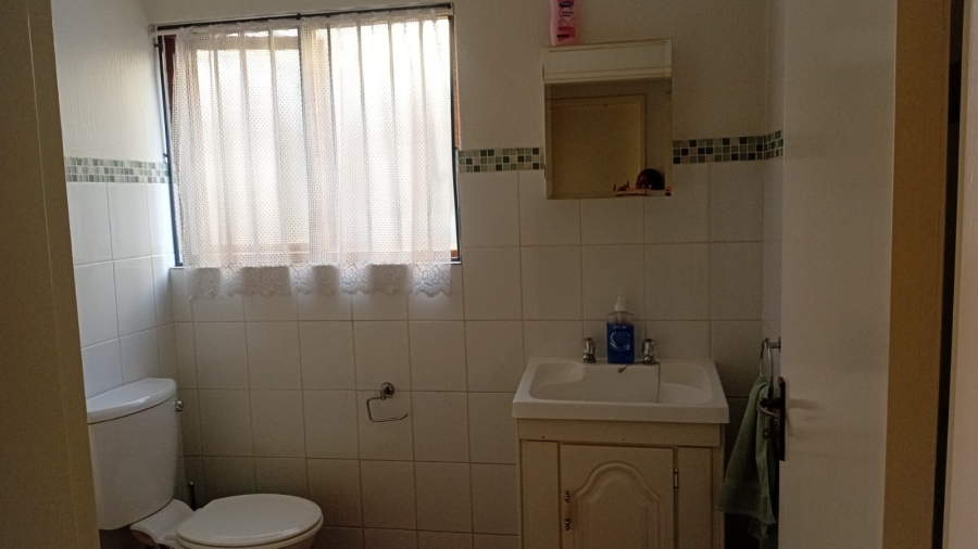2 Bedroom Property for Sale in Sunninghill Gauteng
