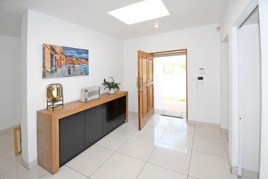 4 Bedroom Property for Sale in Benmore Gardens Gauteng