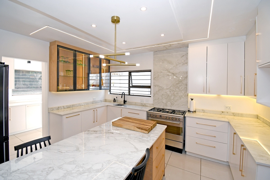 4 Bedroom Property for Sale in Benmore Gardens Gauteng
