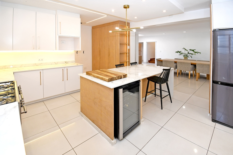 4 Bedroom Property for Sale in Benmore Gardens Gauteng