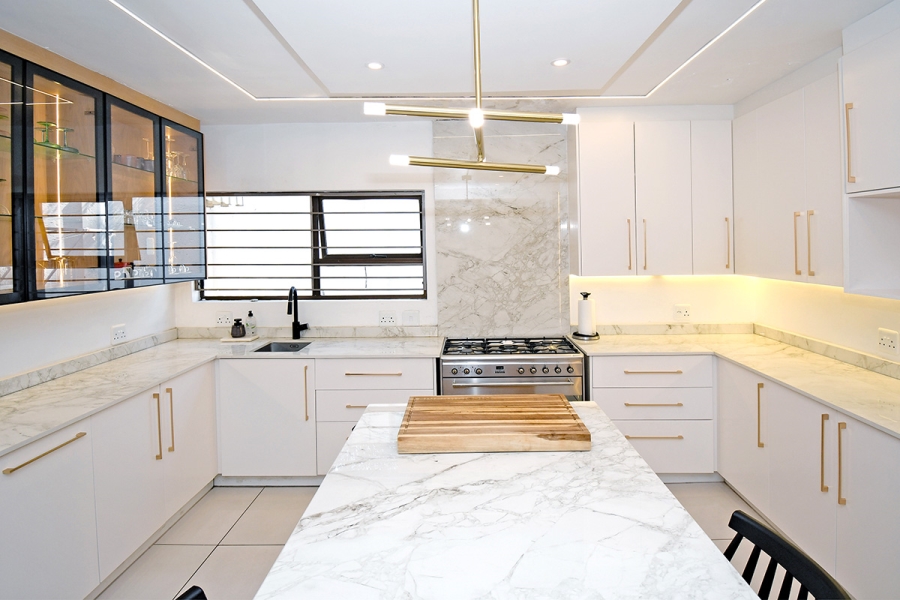 4 Bedroom Property for Sale in Benmore Gardens Gauteng