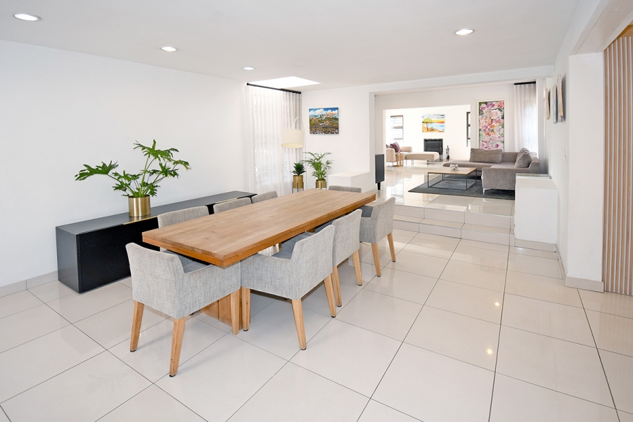 4 Bedroom Property for Sale in Benmore Gardens Gauteng