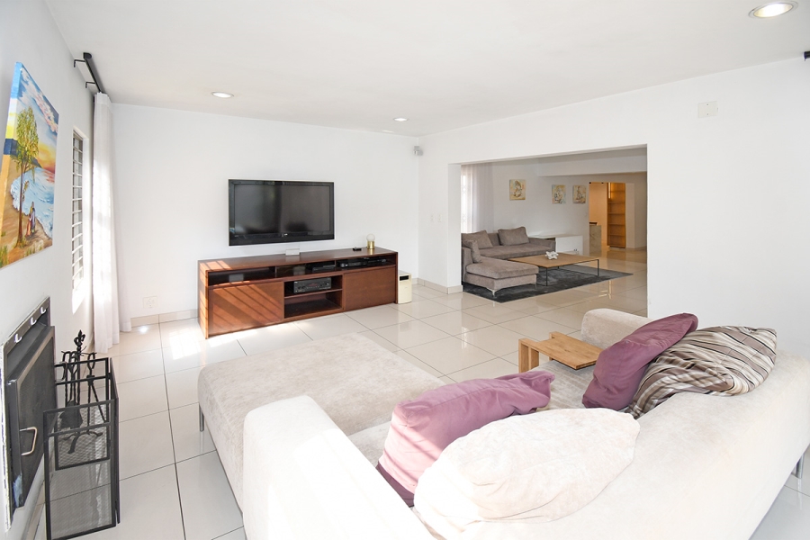 4 Bedroom Property for Sale in Benmore Gardens Gauteng