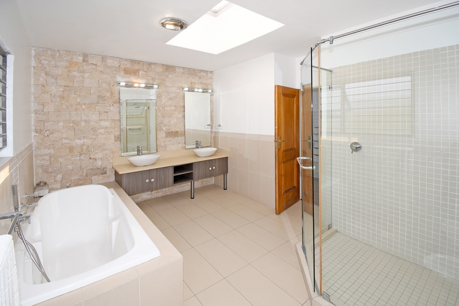 4 Bedroom Property for Sale in Benmore Gardens Gauteng
