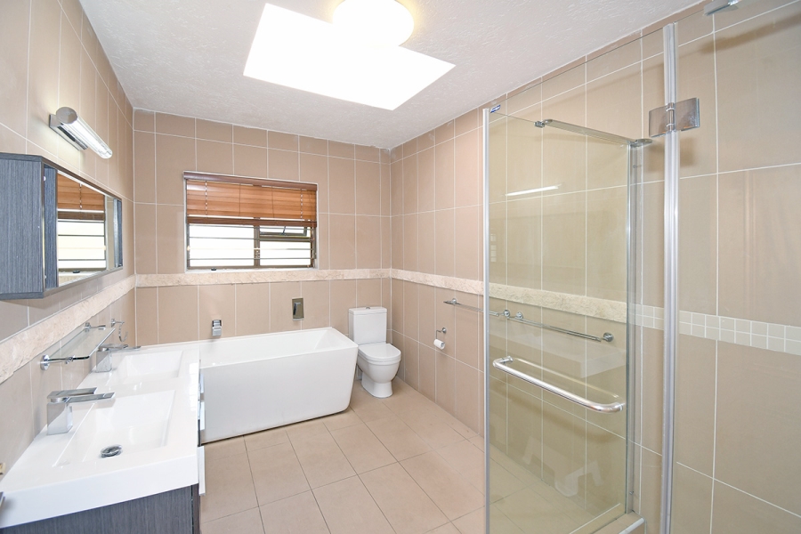 4 Bedroom Property for Sale in Benmore Gardens Gauteng