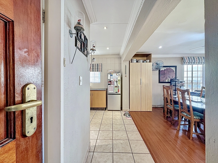 2 Bedroom Property for Sale in La Montagne Gauteng